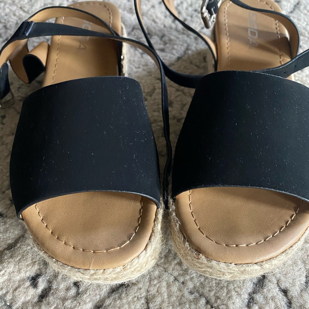 Soda sandals girls size 4, excellent condition - Picture 4 of 5